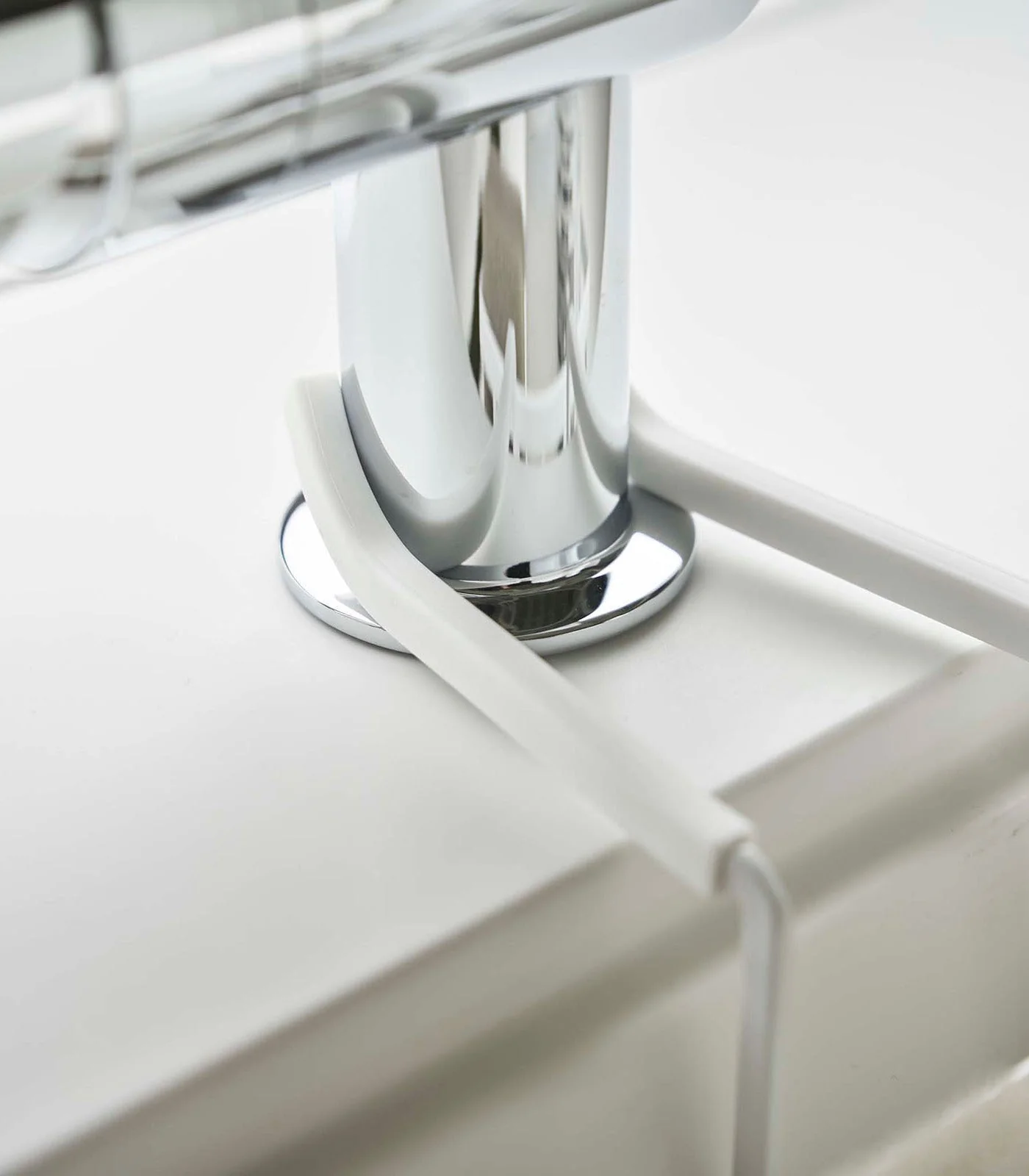 Yamazaki Faucet-Hanging Sponge Caddy - Image 3